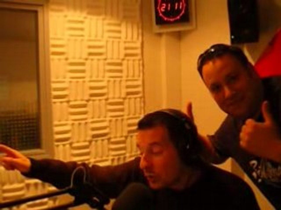 Manu chante “Şımarık” de Tarkan