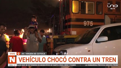 SCZ vehiculo chocó con el tren