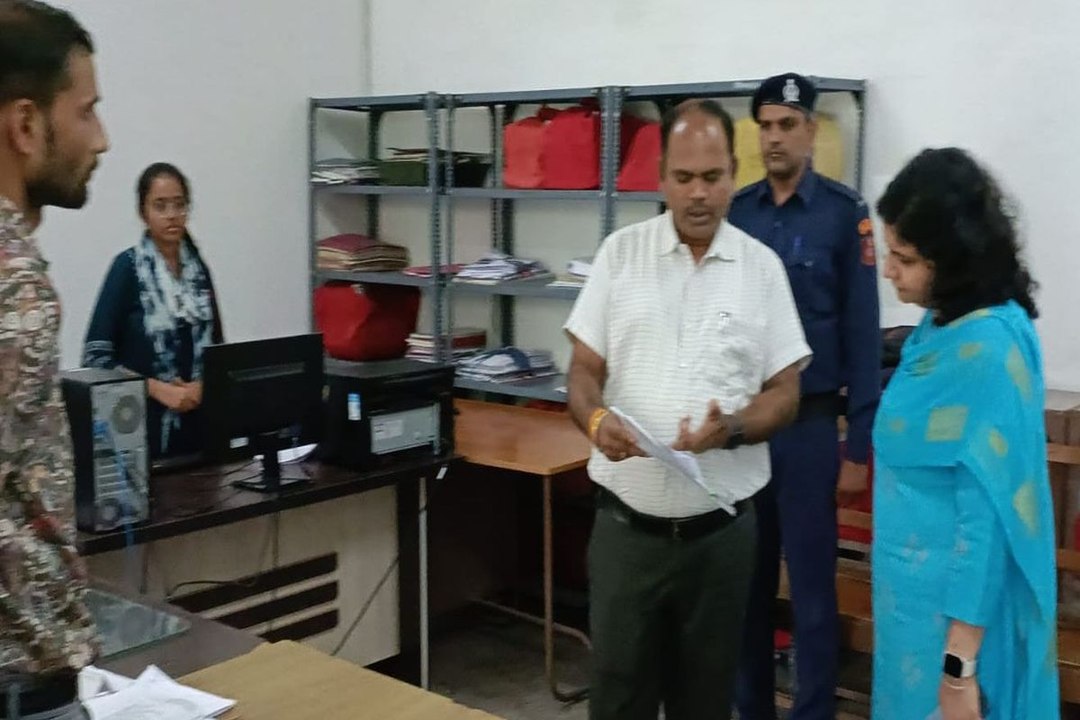 जिला कलक्टर ने किया कलक्ट्रेट परिसर का निरीक्षण