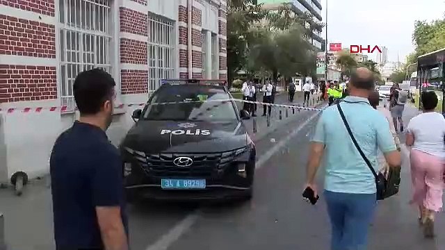 İstanbul'da polis aracı kaldırımda yürüyen 2 kadına çarptı