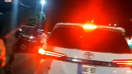 Police tried to Arrest lady MNA | But she told she's from PML