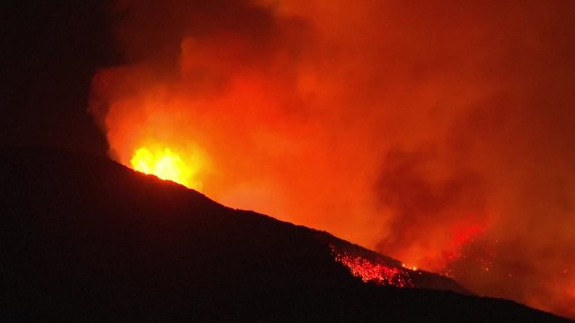 미 캘리포니아 산불 나흘째 확산...여의도 면적 20배 넘게 태워 / YTN