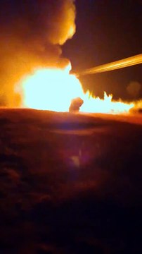 Video: ¡Aterrador! Camión cisterna colisionó con un vehículo y explotó, dejó 59 muertos