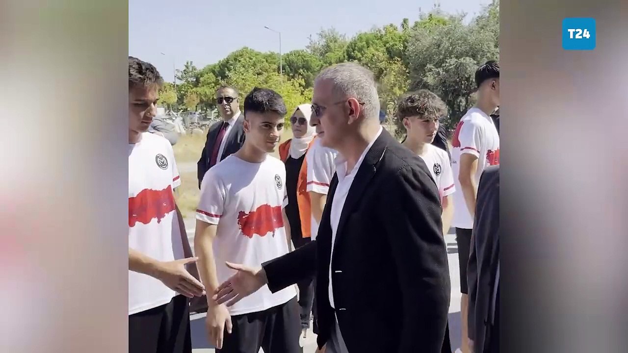 Manisa SK, TFF Başkanı Hacıosmanoğlu'nun ziyaretini Kurtlar Vadisi müziğiyle paylaştı