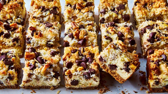 Magic Cheesecake Bars Have Everything You Could Want In A Dessert Bar