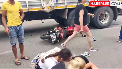 Kamyona çarpan motosiklet sürücüsü ağır yaralandı