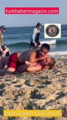 Pes dedirten görüntü! Plajda sevişen çift gündem oldu