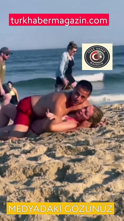 Pes dedirten görüntü! Plajda sevişen çift gündem oldu