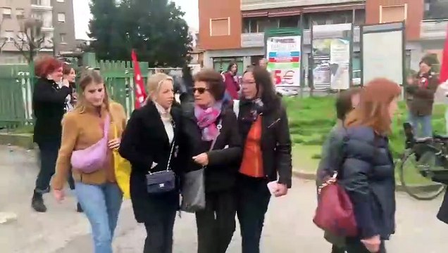 Pioltello, il presidio della Cgil davanti alla scuola Iqbal Masih