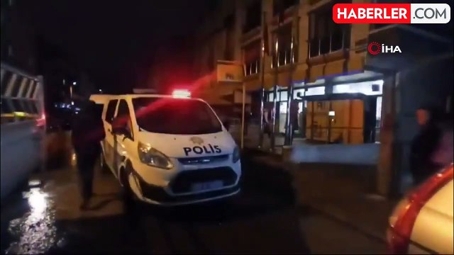 Ankara'da kargosunu zamanında teslim alamayan şahıs PTT şubesinin camlarını kırdı