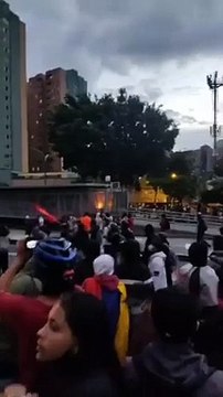 05-05 Incendian estación del MetroPlus durante manifestaciones del paro nacional