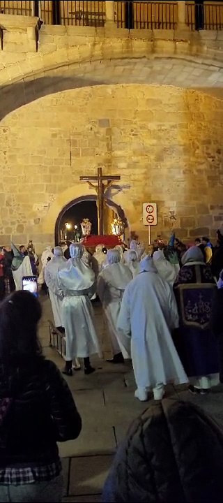 Paso del Santísimo Cristo de la Ilusión por el Arco del Rastro