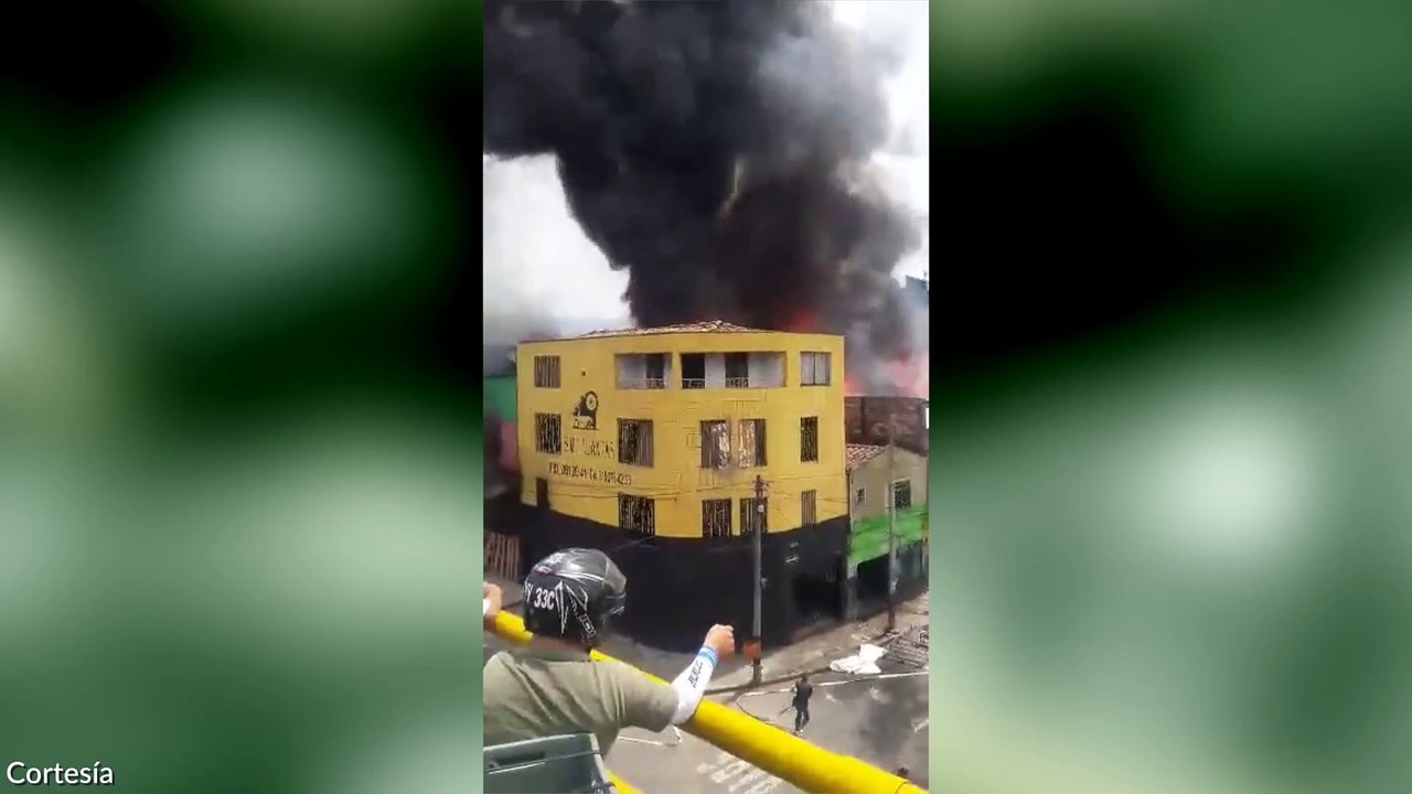 24-04-18 Explosion e incendio en almacen de pinturas deja varios bomberos heridos