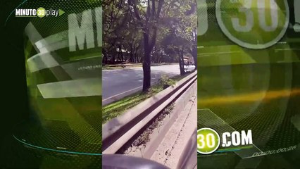 Una moto y una tractomula chocaron por Tricentenario