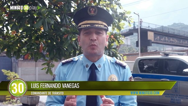 No quieren los niños o qué. A otro que pillaron arriesgando la vida de un niño en moto en Medellín