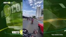 Motociclistas bajaron sus vehículos de una grúa en movimiento en Cali