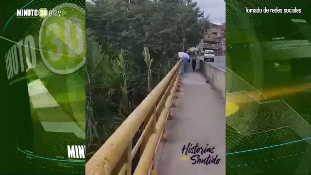 Sin mente Ciudadano quisa evitar comparendo lanzándose al rio y agente no copeo de miedo