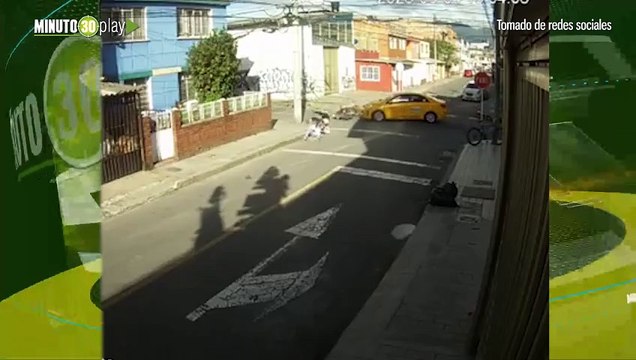 comunidad quemó la moto y golpeó a ladrones en Engativá Bogotá