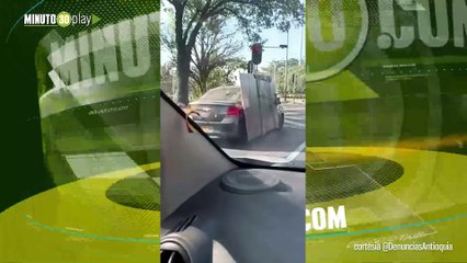 Denuncian imprudencia de un carro particular en Medellín