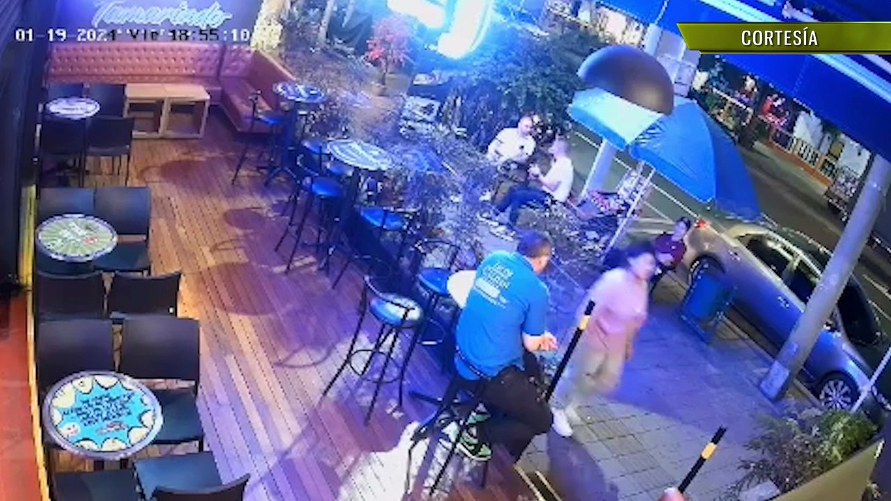 Cámara pilló a delincuente robando cadena de oro por la carrera 70