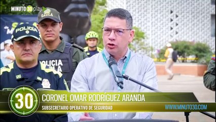 Un hombre le estaba apuntando con un arma a su propia mamá en Medellín