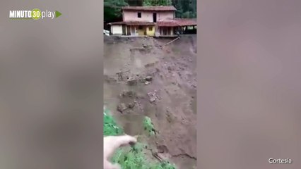 29-05-19 Restaurante se cayó a un abismo en Amagá arrastrado por un deslizamiento de tierra