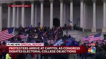 Manifestantes toman las escaleras del Capitolio mientras el Congreso debate las objeciones del Colegio Electoral