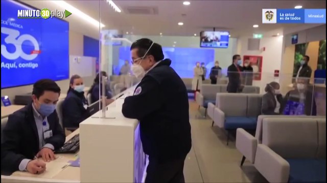 Ministro de Salud recibió la primera dosis de la vacuna contra el covid-19