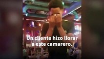 #OMG: Cliente hace llorar a camarero con gran sorpresa