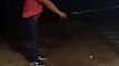 #OMG: Chico quebra pared de vidrio mientras juega golf