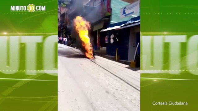 hombre prendio una moto en santo domingo savio