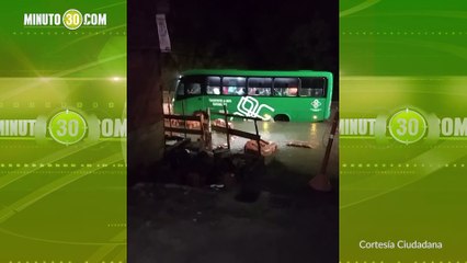 Inundación por fuerte aguacero en arreglos de Guayabal La Colinita vía a Rodeo Alto