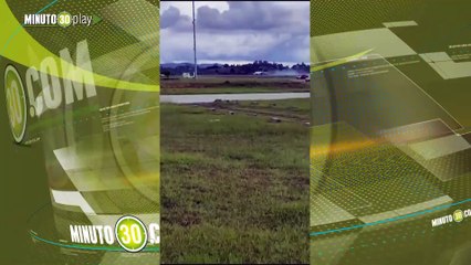 Qué susto Avión que salía del Aeropuerto de Medellín comenzó a botar humo por un lado