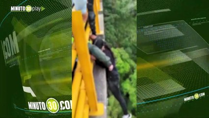 Policía y la ciudadanía salvaron mujer que intentó suicidarse desde un puente
