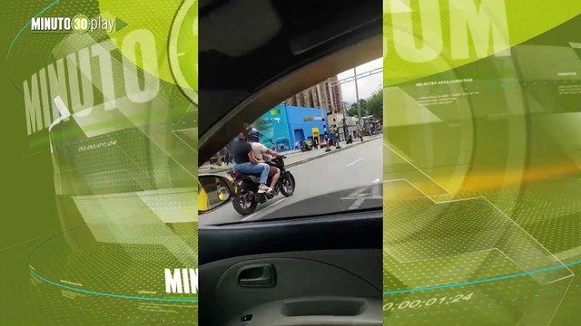 Encapuchados bloquean el paso por la calle Barranquilla