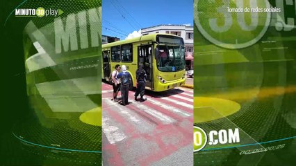 Encapuchados en Bucaramanga retuvieron bus y obligaron a los pasajeros a bajarse