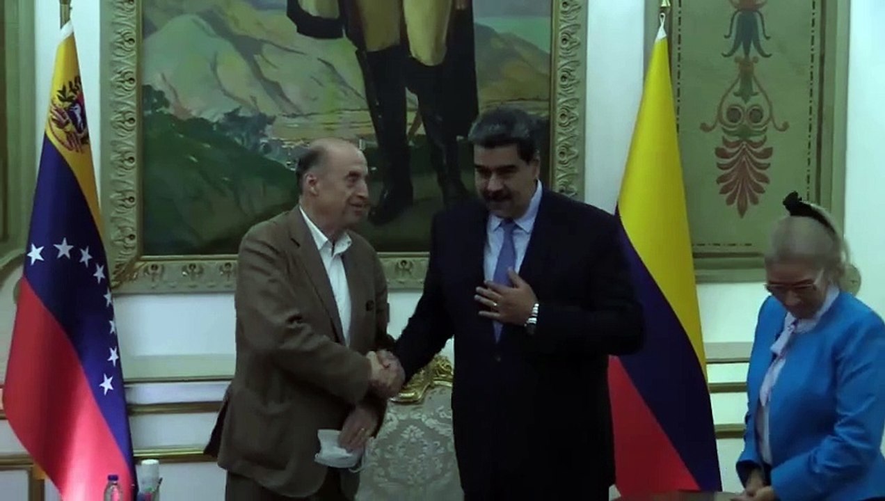 Maduro sostuvo reunión privada con el canciller colombiano, Álvaro Leyva