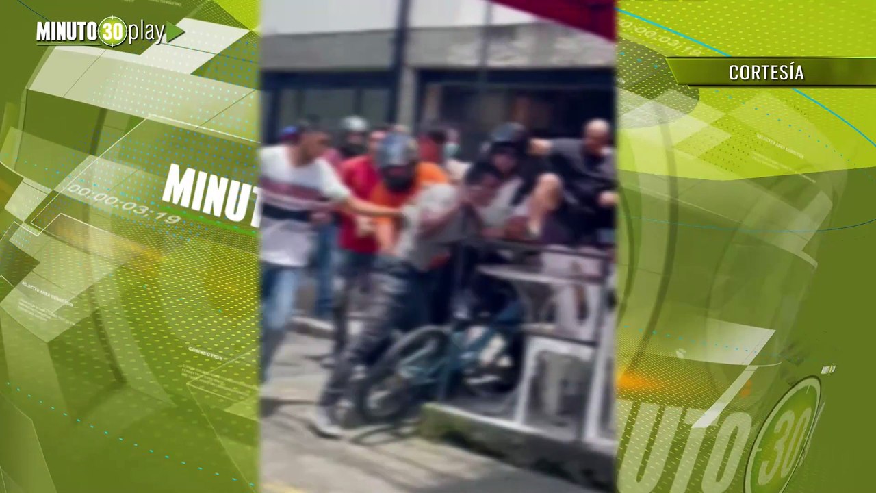 Video A tablazos y piedras fueron atendidos dos presuntos ladrones en la Bolivariana
