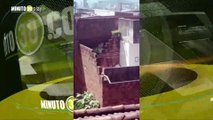 Por los techos de algunas casas en Manrique policías persiguieron a presunto delincuente