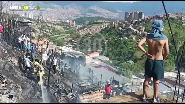Lagrimas en cenizas Niños desesperados intentaban ayudar el fuego de sus casas en Vallejuelos