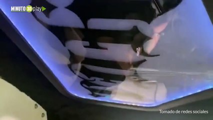 Hombre le subió tanto la música a su carro que se le explotó el airbag en la cara