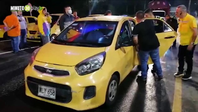 Reportan que a taxistas que decidieron trabajar en Medellín les están bajando los pasajeros