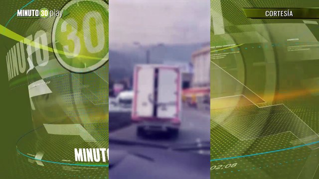 Vea pues Un carro dentro de otro carro y la puerta solo estaba sujetada por un cablecito