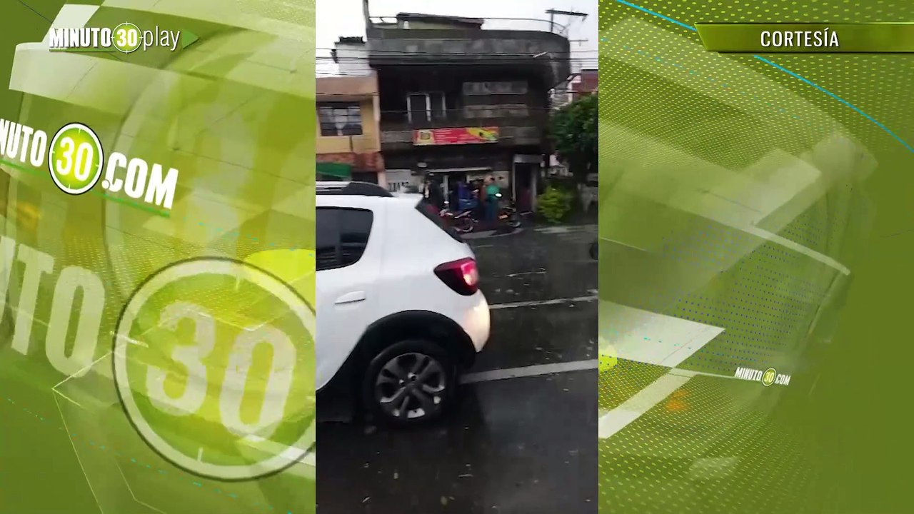 Dos vallas no aguantaron la fuerza del vendaval en Bello y se cayeron
