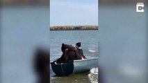 #VIDEO: Mujer adopta a un oso en cautiverio, ahora son los mejores amigos de pesca