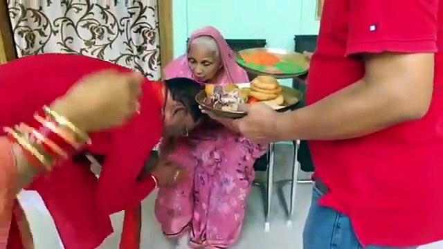 होली का रंग, अपनों के संग... CM विष्णु देव साय ने पहले मां को लगाया रंग, आशीर्वाद लेकर खेली होली, देखें VIDEO