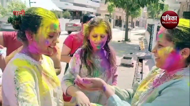 Watch Video: ऐसी छाई मस्ती की हर कोई हो गया रंगों व गुलाल से सराबोर