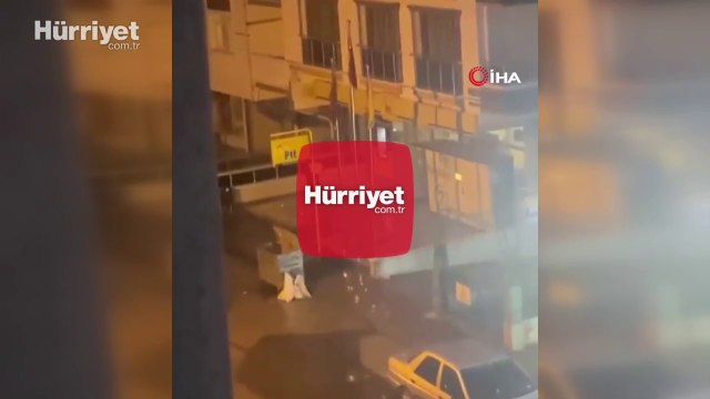 Kargosunu zamanında teslim alamayınca PTT şubesinin camlarını kırdı