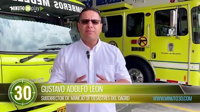 Con Bomberos Medellín y equipo técnico, el Dagrd atendió colapso de vivienda en Villa Liliam