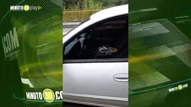 Delincuentes rompieron vidrios de carros y robaron computadoras y baterías de 5 vehículos en una noche en Itagüí